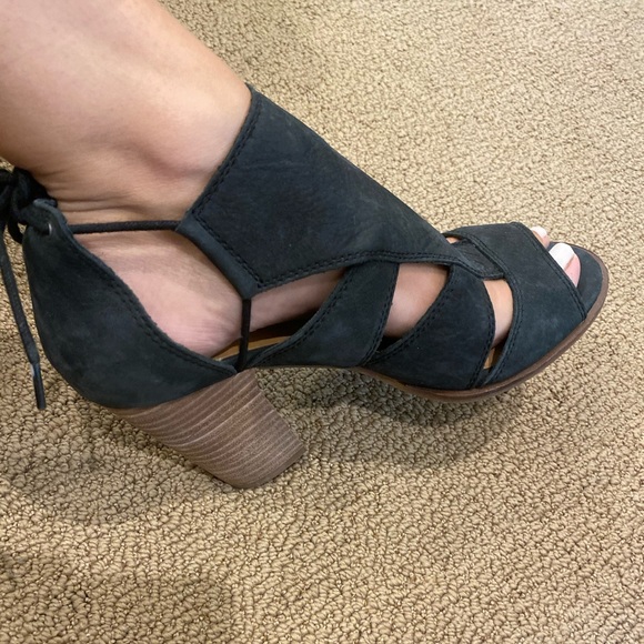 Lucky brand heeled sandals - Picture 2 of 3